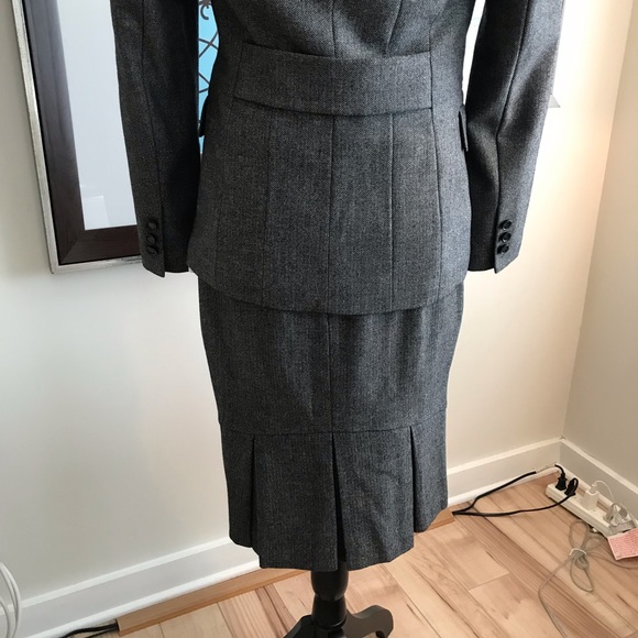 Grey Suits Two Piece / Like New - Picture 5 of 10